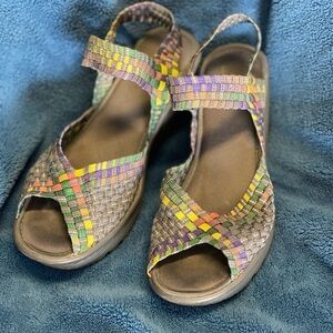 Memory Foam woven Wedge platform shoes size 8. Comfortable!  EUC Slip on